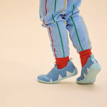 Lade das Bild in den Galerie-Viewer, Affenzahn Hausschuh Knit Flinky Hai