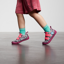 Lade das Bild in den Galerie-Viewer, Affenzahn Barfußschuh Knit Flamingo